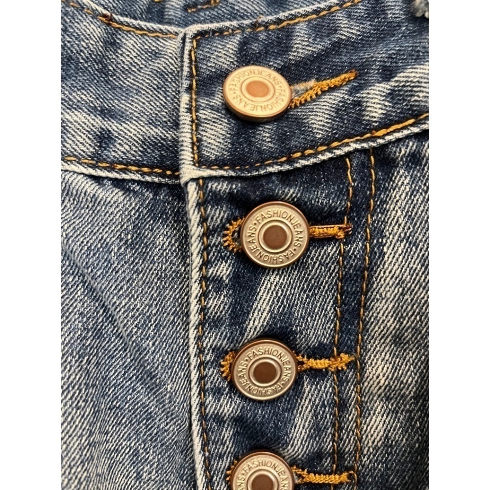 Distressed Button Front Denim Jean Shorts Raw Hem Size Large NWT - Picture 2 of 4